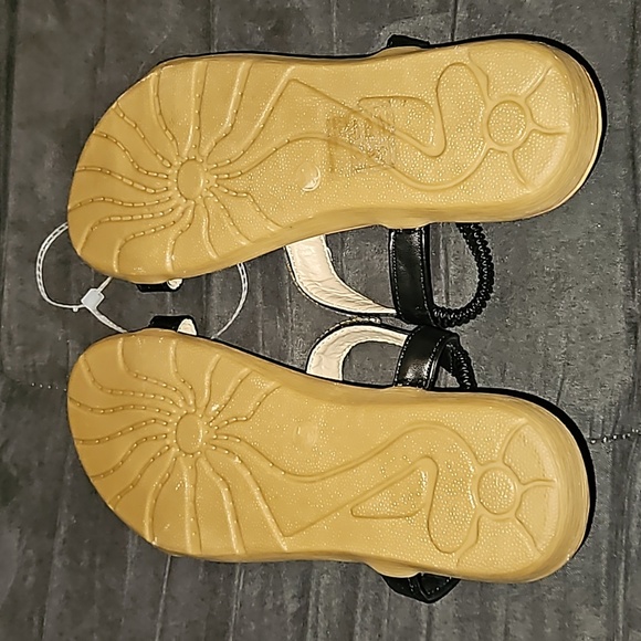 Karyn's Collection Womens Black Stretch Slip-on White Gems Pearls Sandal Size 7 - Picture 5 of 9